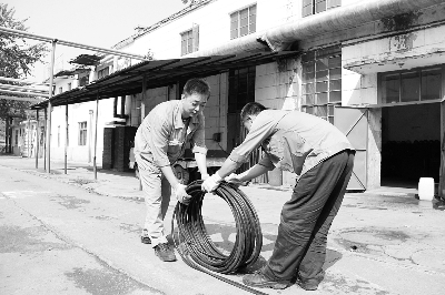 《河北工人報》廠區記事：國慶期間我在崗之趕進度鋪設電纜